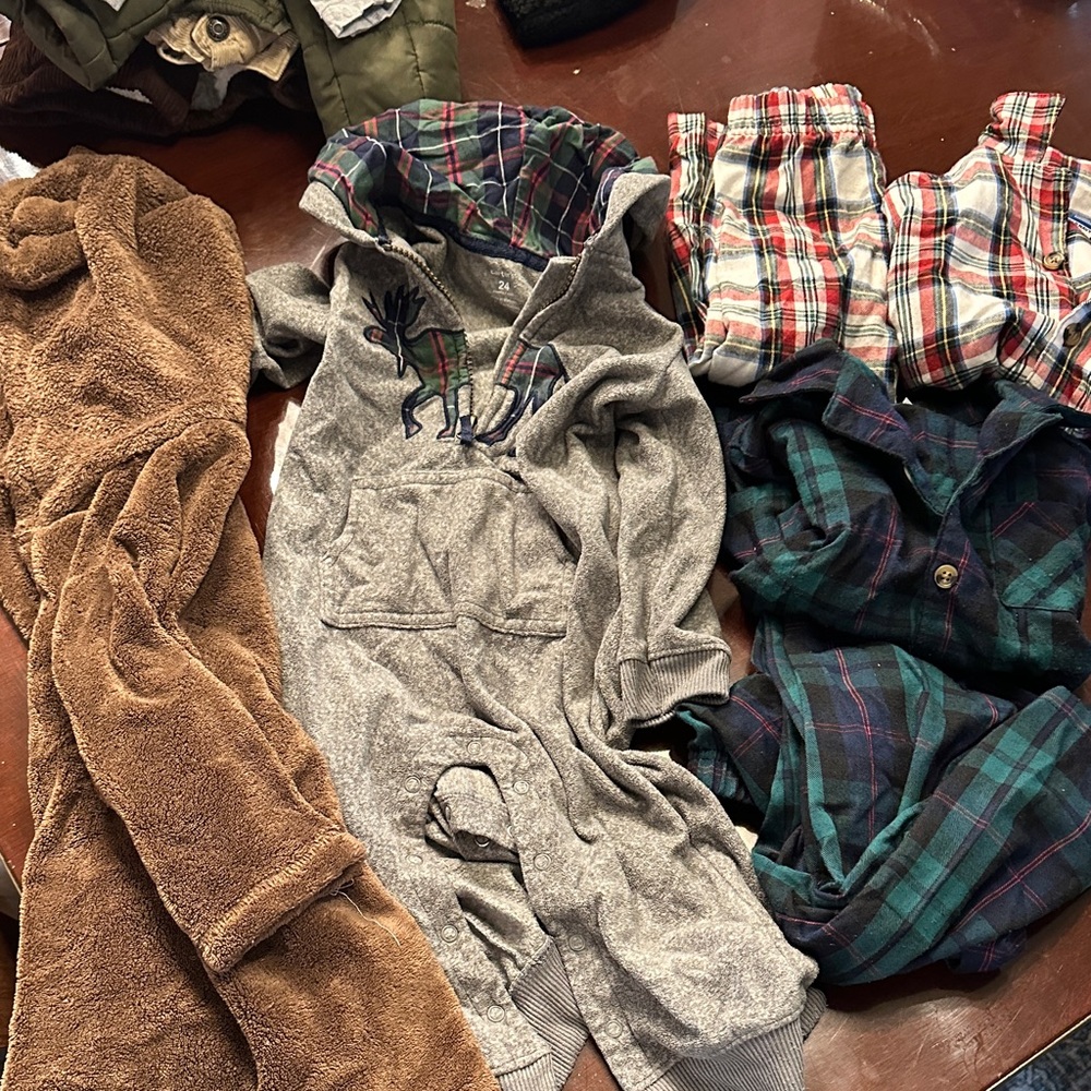 Cozy toddler holiday tartan pajamas bundle with brown moose robe size 24 M / 2T